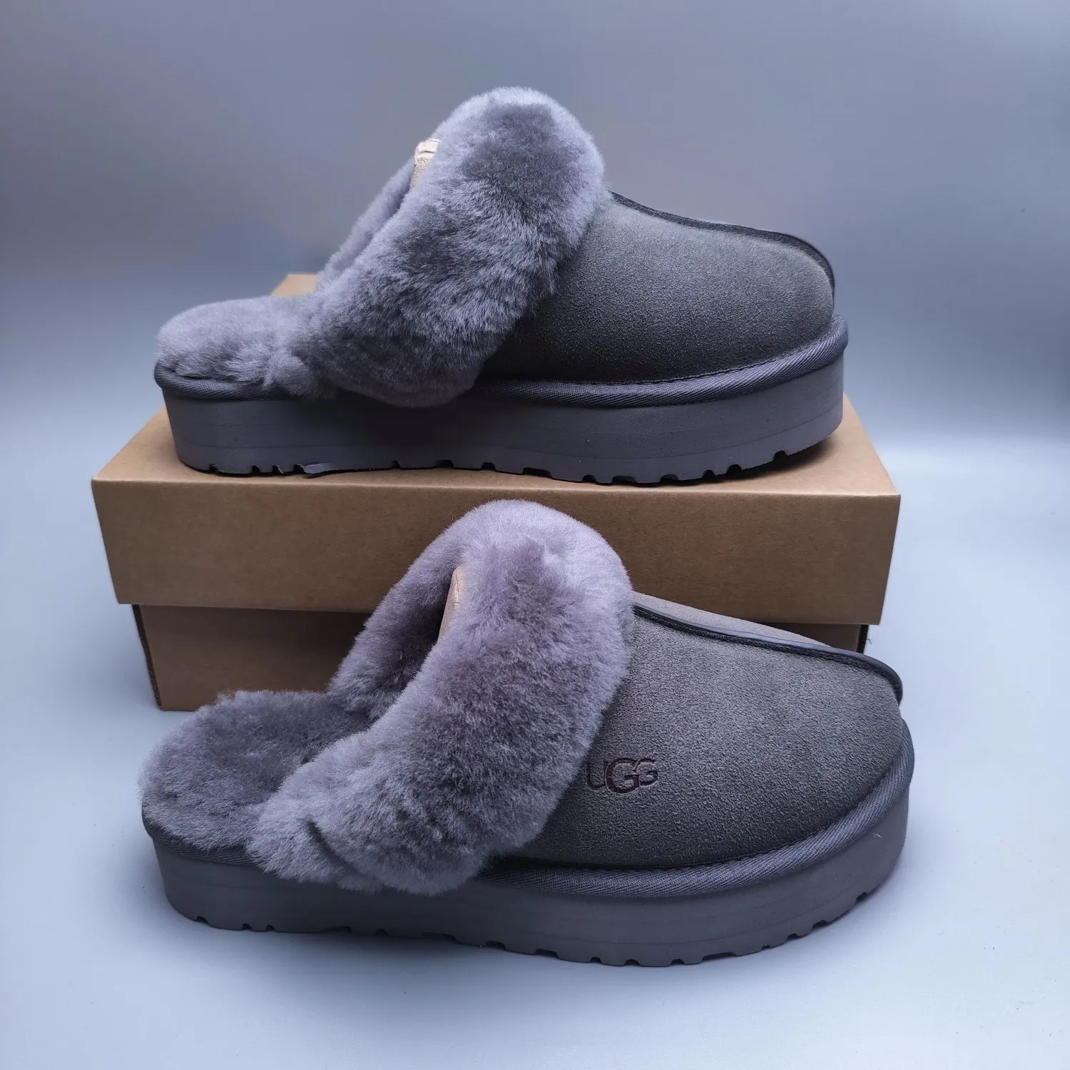 💰440 UGG sheepskin all-in-one snow boots 2550 🔥Thick-soled wool slippers (star slippers plus version) are comfortable and can be worn at home. Wool slippers can be worn outside. Split cow upper, Longfeng moccasin wool lining. The original three-layer combination outsole is light and comfortable on the foot. Only the top version is made. The oil edge craftsmanship is exquisite! Color: maroon gray sand antelope brown black code number: 35-41